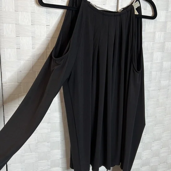 𝅺MICHAEL Kors Black Shoulder Out Blouse SZ L - Picture 2 of 6